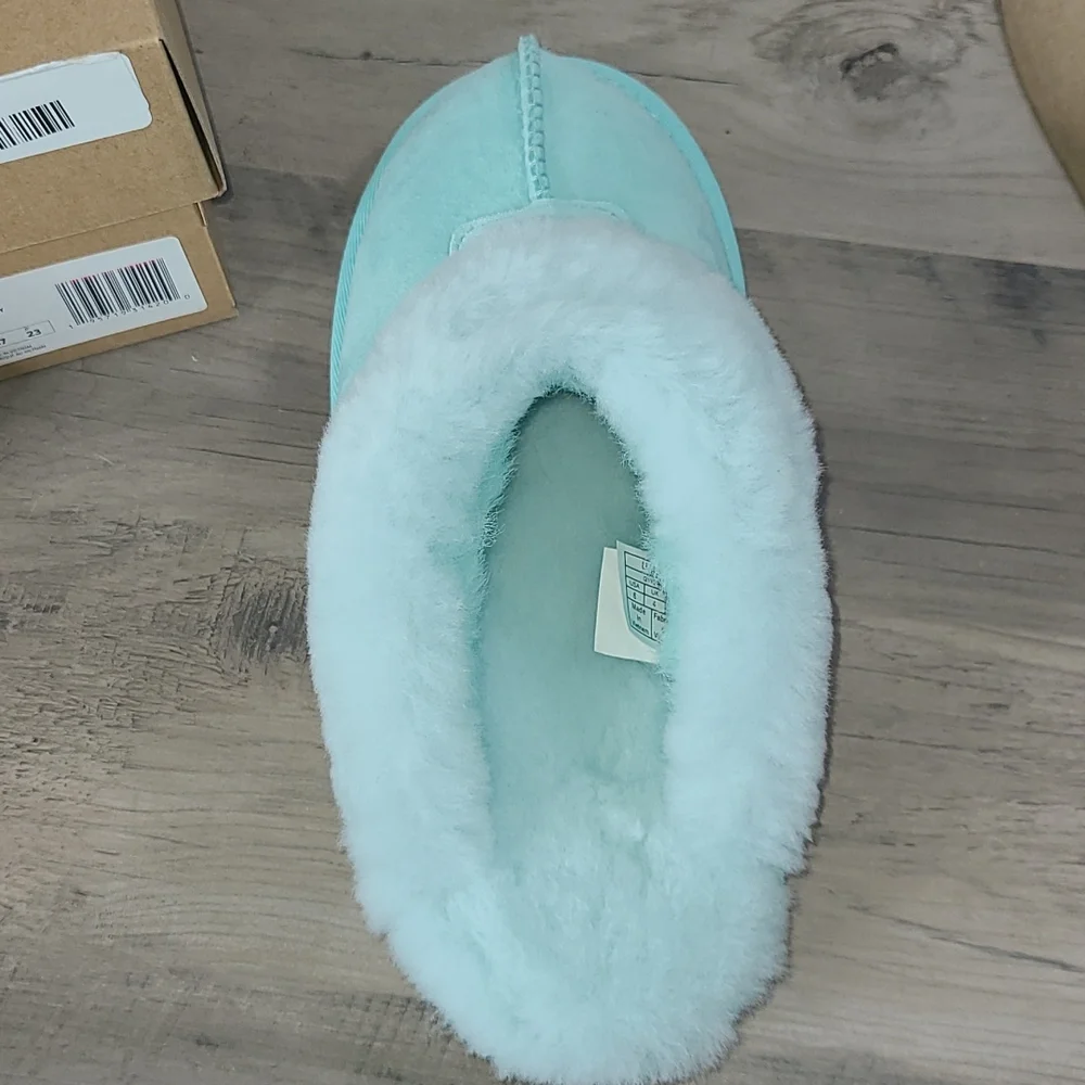 UGG Slippers - Picture 4 of 5